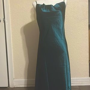 Brand Ekouaer Spaghetti Strap emerald green long satin nightgown size medium
